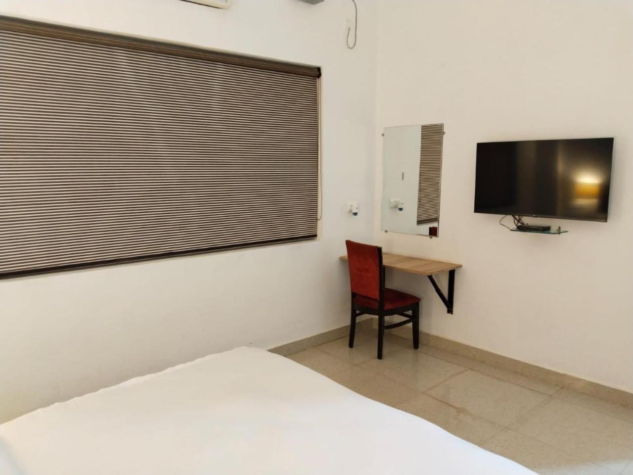 Hotel Lakeview By Bookingcare Chhatarpur Exterior photo
